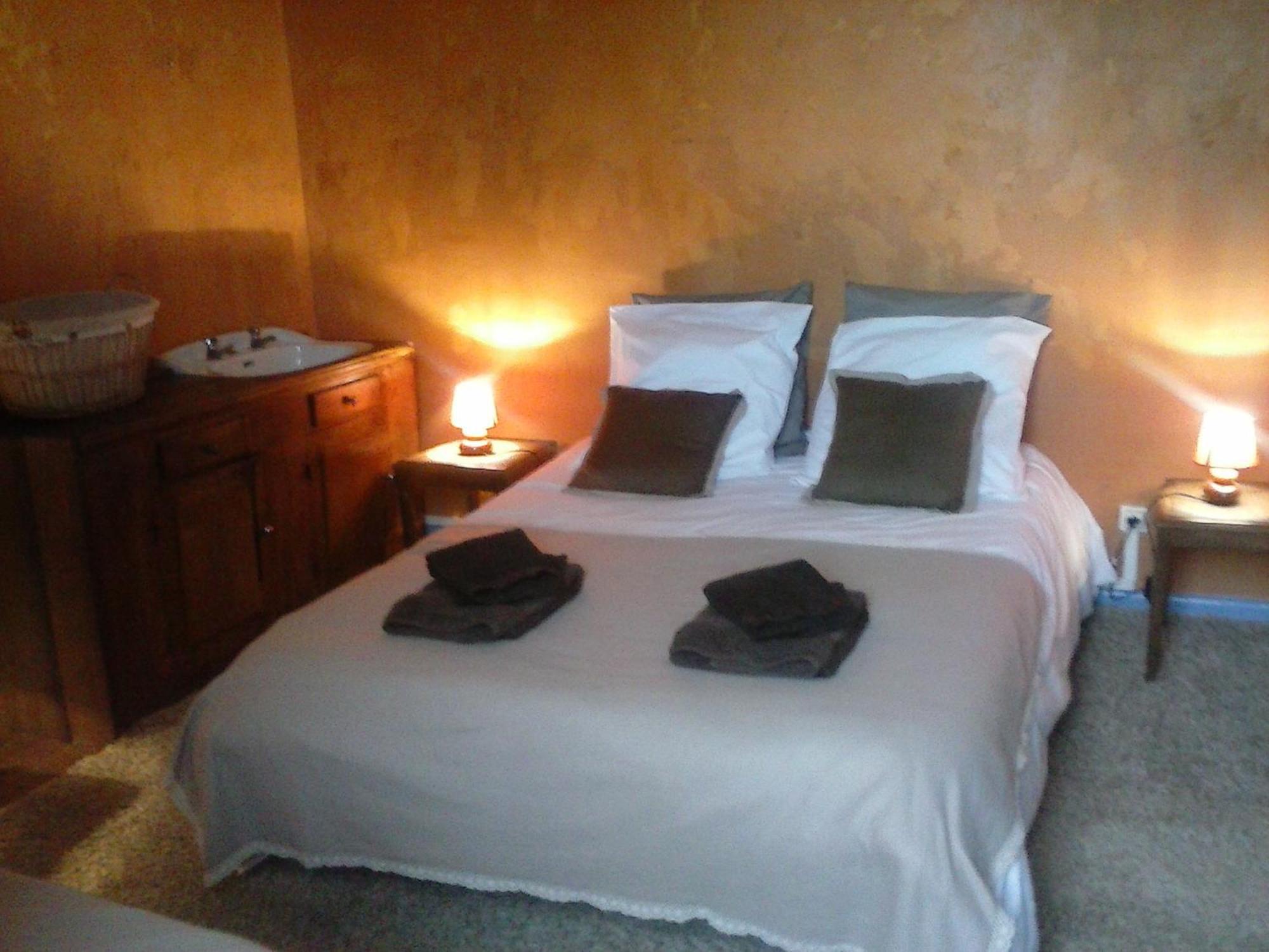 Les Gîtes du Couvent Alternatif Camlez Chambre photo